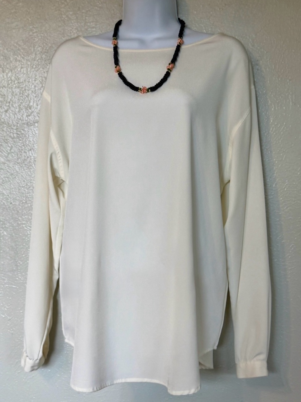 Vintage 90’s Liz Claiborne Ivory Classic Flowy minimalist Long Sleeve Blouse 8 - Picture 4 of 12